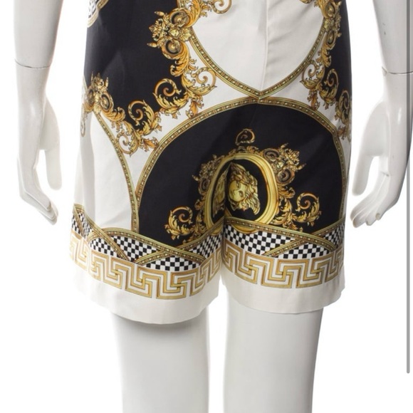 VERSACE coupe de Deaux mini shorts - Picture 4 of 9